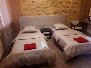 Гостиница Red House Белгород Номер полулюкс с 2 односпальными кроватями #22-2