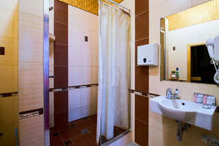 Гостиница Red House Белгород Семейный двухместный номер с 1 кроватью-5