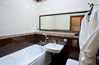 Гостиница Red House Белгород Номер полулюкс с 1 двуспальной кроватью #25-4